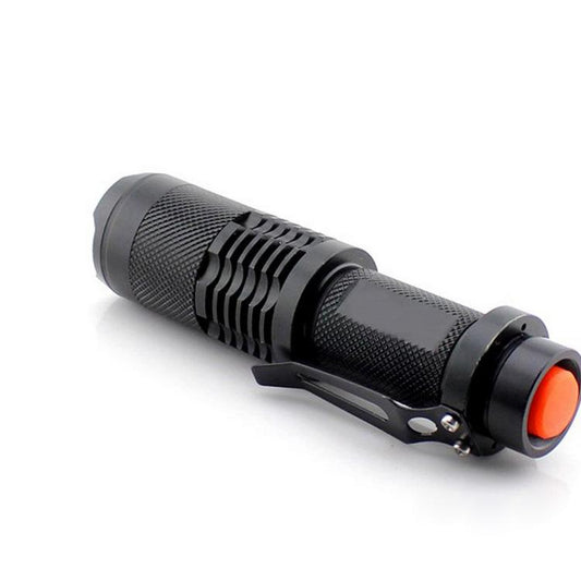 Outdoor riding long-range waterproof wholesale LED flashlight T6 strong light flashlight mini zoom charging